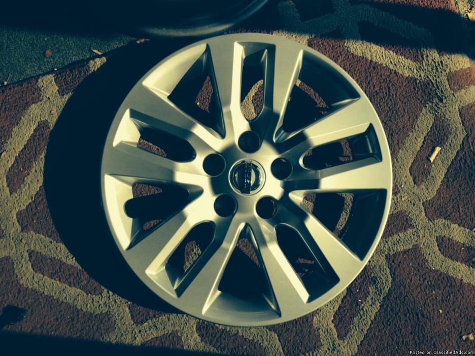 Nissan hubcaps, 1