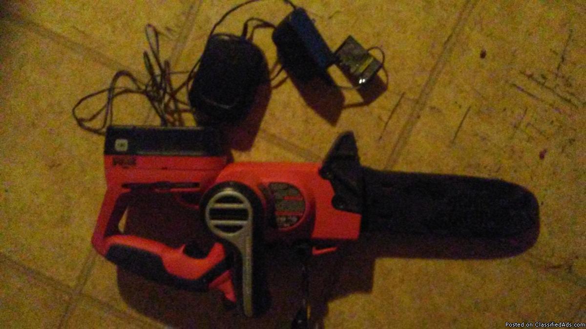 Black and Decker 18v chainsaw new, 1