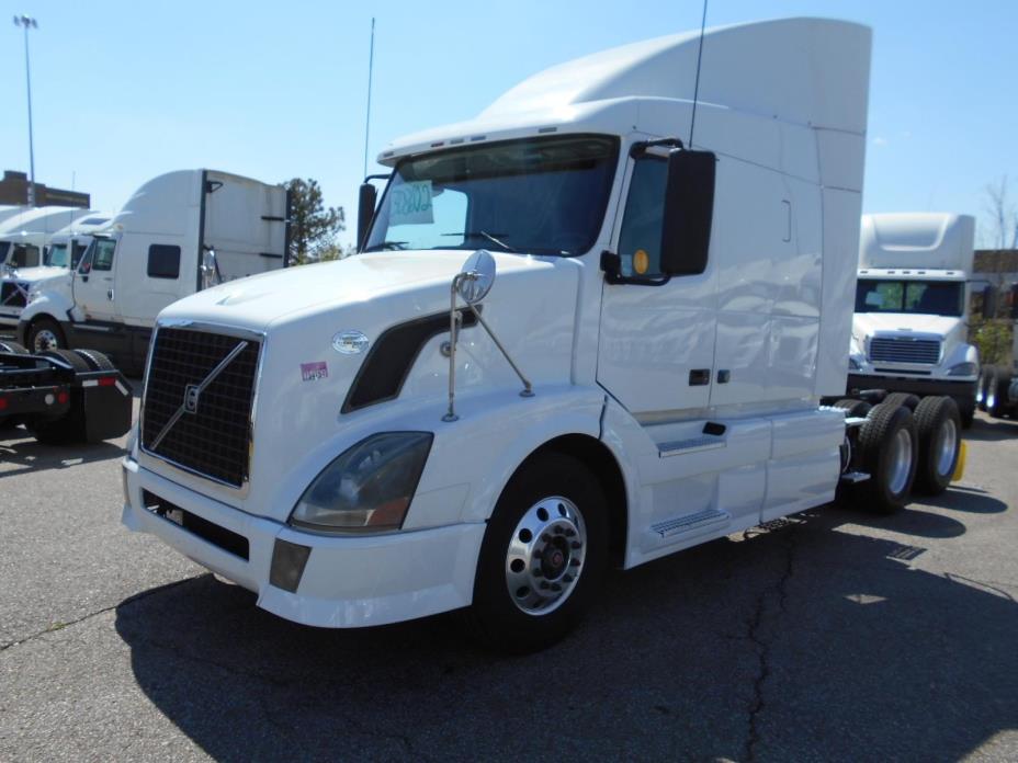 2010 Volvo Vnl  Conventional - Sleeper Truck