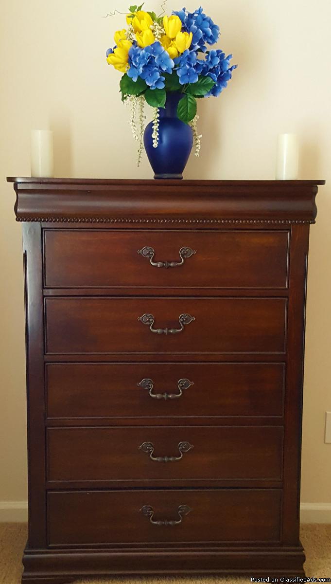 Dresser - Matches Bed Frame in other ad, 0
