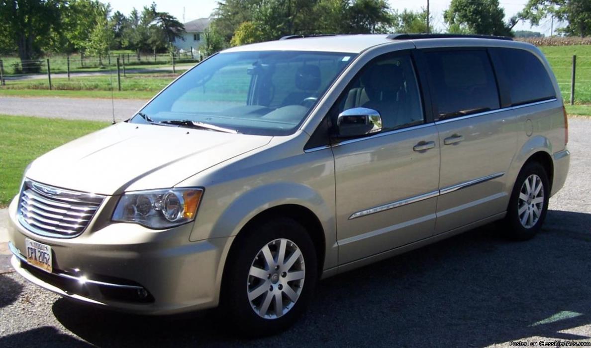 2011 Town & Country Stow N Go