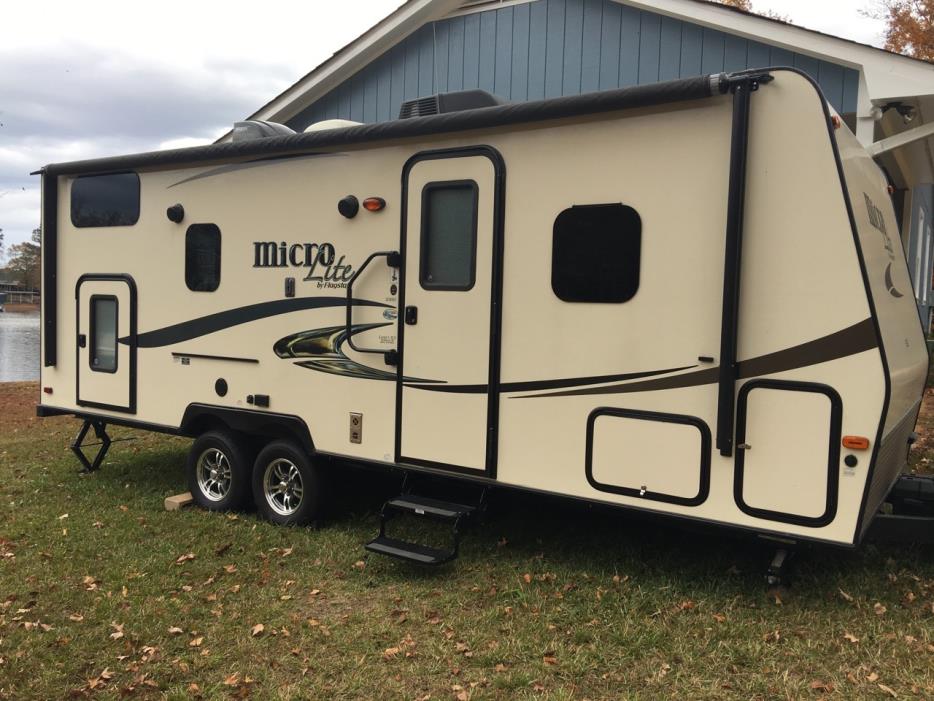 2015 Forest River FLAGSTAFF MICRO LITE 25BHKS