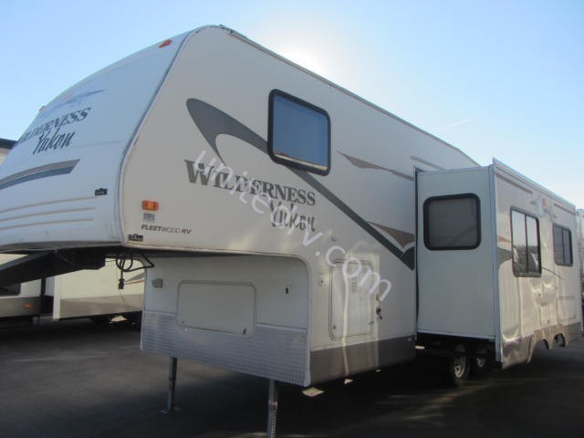 2004 Forest River WILDCAT 8275S
