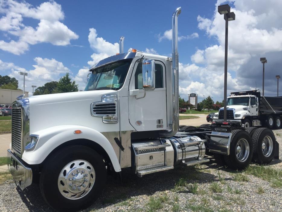 2017 Freightliner 122 Sd  Conventional - Day Cab