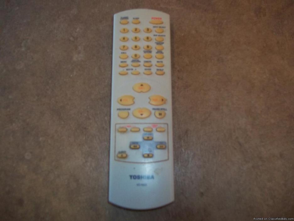 TV/VCR combo color toshiba/remote, 2