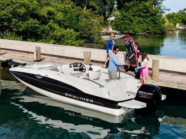 2015 Bayliner 210 Deck Boat