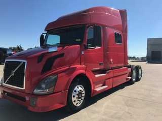 2013 Volvo Vnl  Conventional - Sleeper Truck