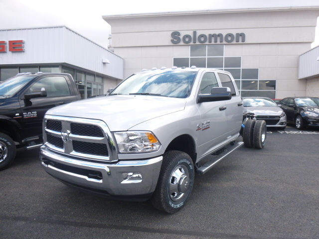 2017 Ram 3500 Chassis Tradesman/Slt/Laramie  Pickup Truck