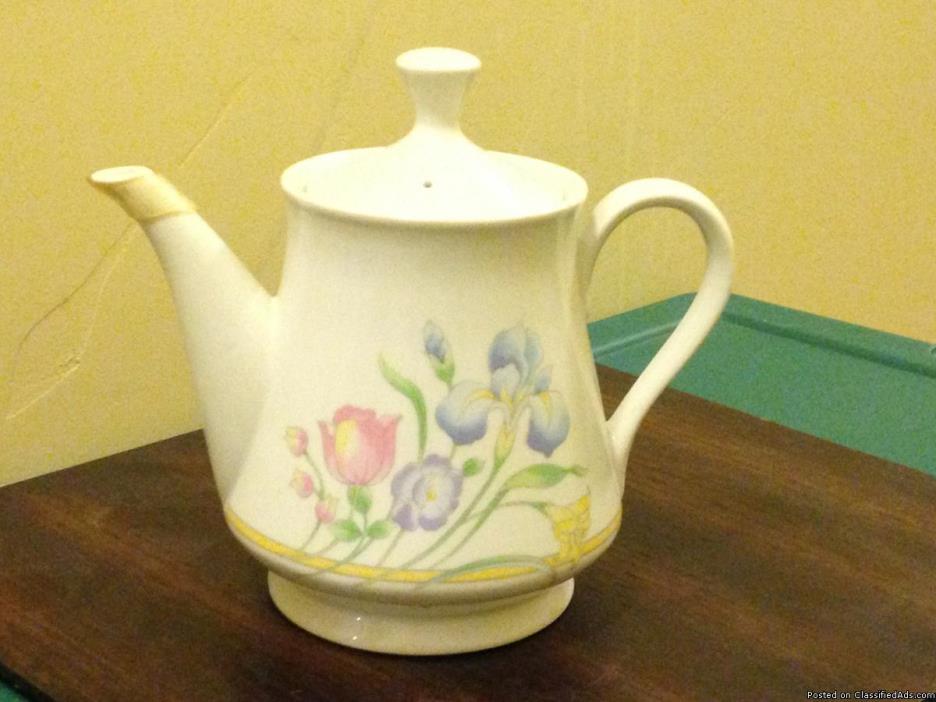 Teapots and sets, 1