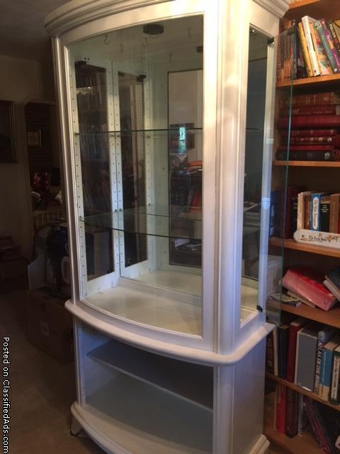 White Display Cabinet, 1