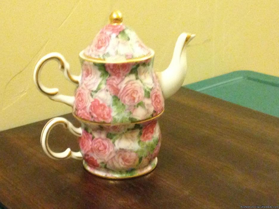 Teapots and sets, 4