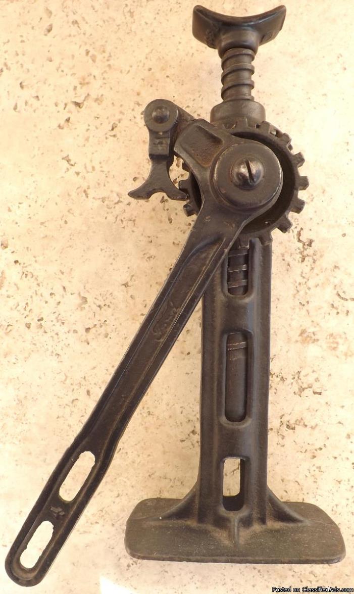 Antique Jack, Gear-Driven Screw, Cast Iron