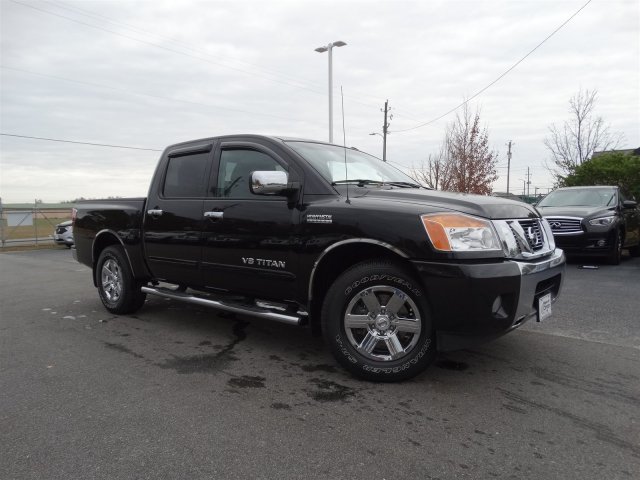 2014 Nissan Titan  Pickup Truck