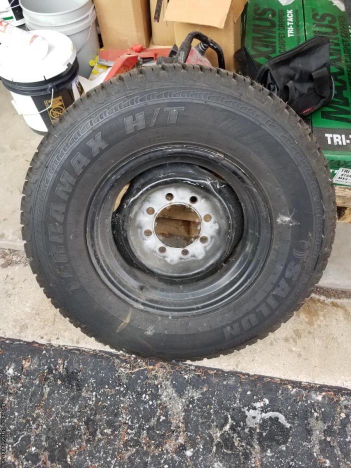 2005 Ford E250 rims and tires, 0
