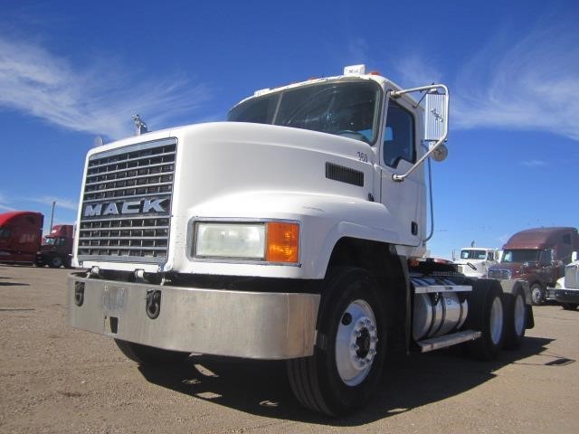 2003 Mack Ch613  Conventional - Day Cab
