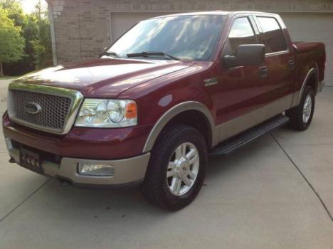 2005 ford f150supercrew lariat 4x4.........almost new