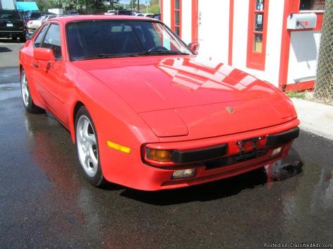 2156 THERE SMOKIN HOT RED BEAUTY: 1985 PORCHE 944
