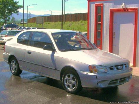 2066 THIS MIGHT BE SMALL AND GREY BUT ITS ALLMIGHTY: 2002 HYUNDAI ACCENT