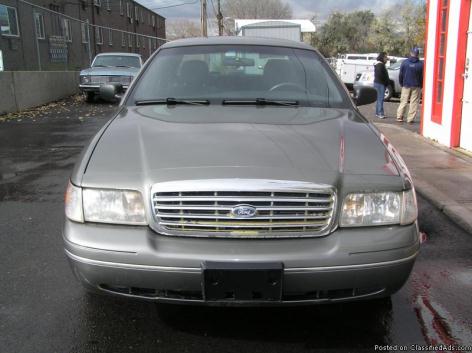 2206 YOU CAN CATCH THEM AND THEY CANT RUN: 2003 FORD CROWN VICTORIA