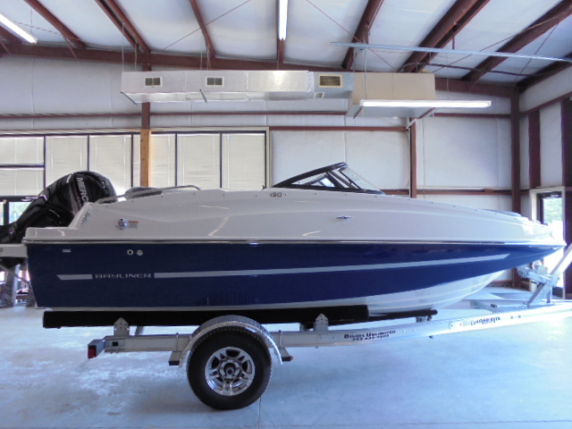 2016 Bayliner Deck Boat 190