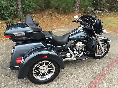 Harley-Davidson : Touring 2015 harley davidson triglide flhtcutg has only 39 miles on it like new