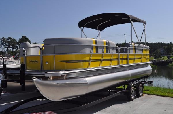 2015 Encore Boat Builders Select Model