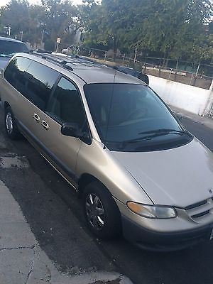 Dodge : Caravan SE 2000 dodge grand caravan beige color good condition