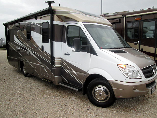 2002 Winnebago Minnie Winnie 24F