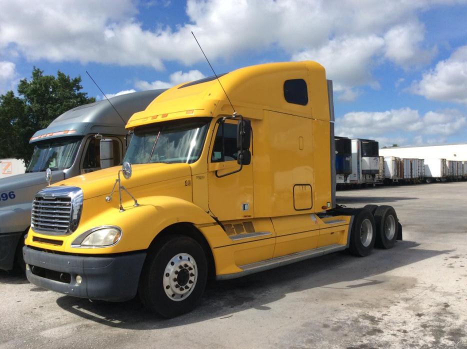 2005 Freightliner Columbia Cl12042st