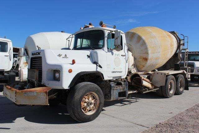 1991 Mack Dm690s