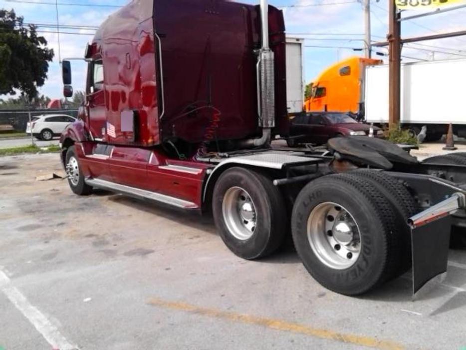 2006 Freightliner Columbia Cl12064st