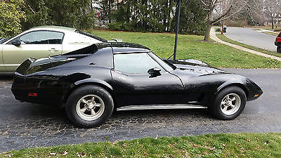 Chevrolet : Corvette Coupe 1977 l 82 black t top corvette with great potential