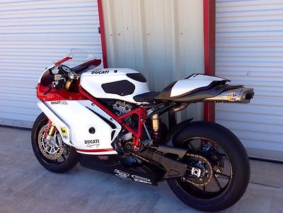 Ducati : Superbike Ducati 749R race bike.