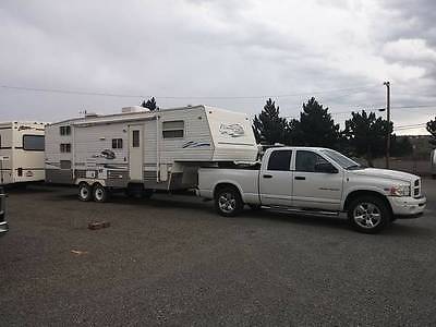 2004 Skyline Nomad 2715 5th wheel trailerwith triple bunks. Bunkhouse. CLEAN.