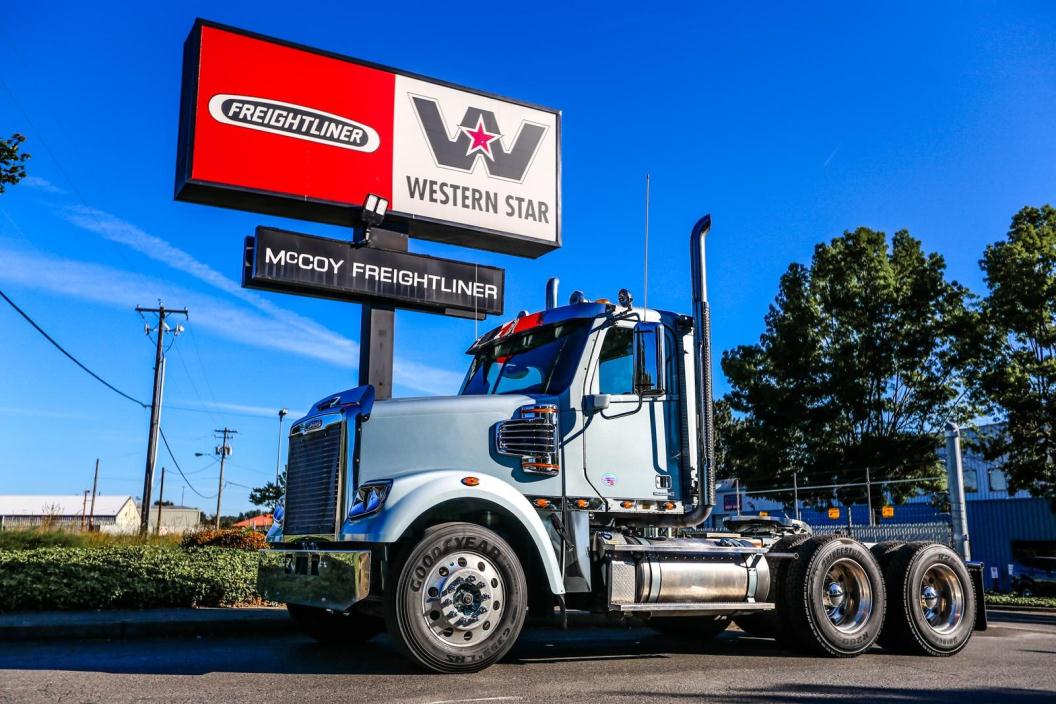 2013 Freightliner Coronado 122