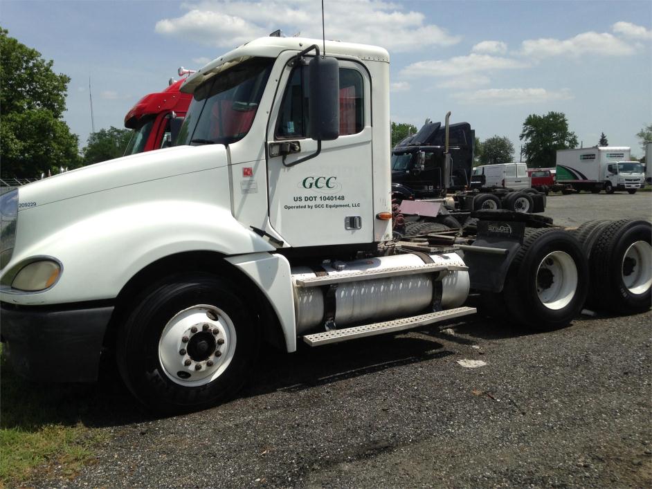 2004 Freightliner Columbia 120