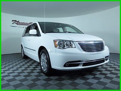 Chrysler: Town & Country Touring 4x2 3.6L V6 Minivan Backup Camera 40GB HDD EASY FINANCING! New White 2016 Chrysler Town & Country Touring Minivan FWD DVD