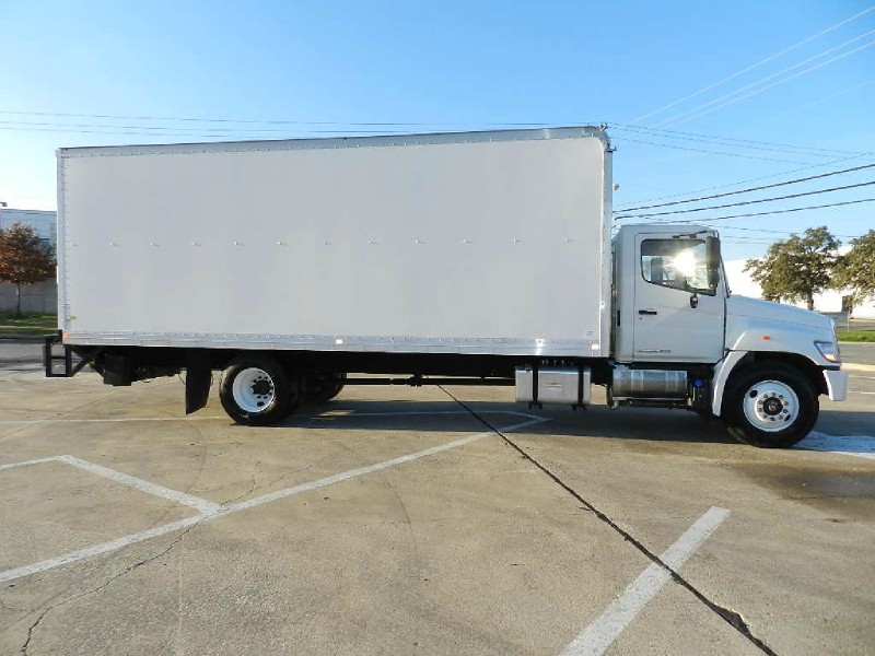 2013 Hino 268 24ft Delivery Moving Box Truck