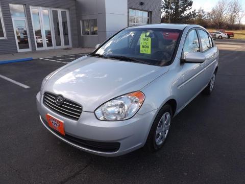 2010 HYUNDAI ACCENT 4 DOOR SEDAN