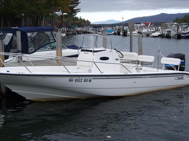 2002 Boston Whaler 220 Dauntless