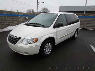 Chrysler : Town & Country 4dr Wagon Touring 4 dr wagon touring van automatic gasoline 3.8 l v 6 cyl white