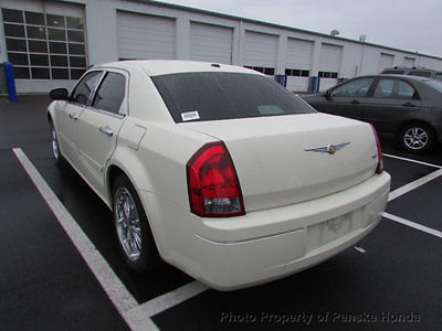 Chrysler : 300 Series 4dr Sedan 300 4 dr sedan 300 automatic gasoline 2.7 l v 6 cyl white