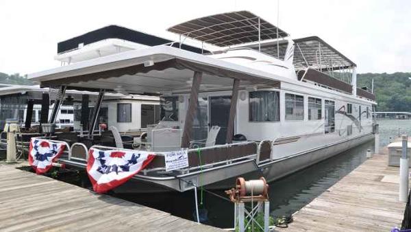 2006 Lakeview 16' x 76' House Boat