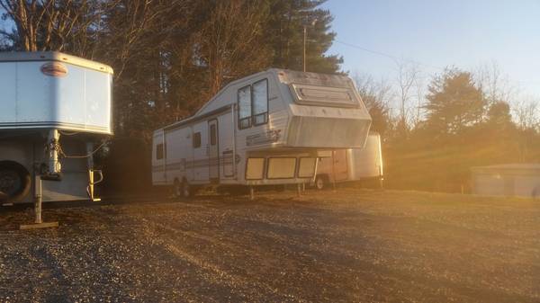 40ft, 5th wheel Jayco 1989 for sale or trade