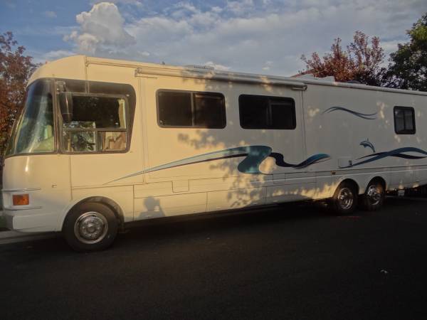 2000 National Dolphin For Sale in Commerce City, Colorado 80022