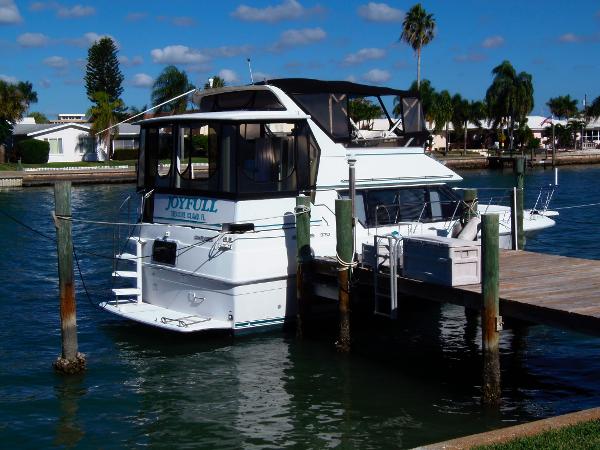 1994 CARVER YACHTS 370 aft cabin with Sundeck