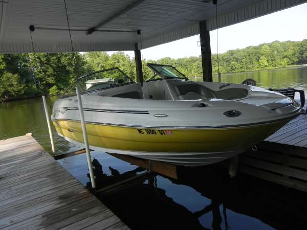 2005 Sea Ray 200 Sundeck