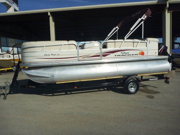 2010 Tracker PARTY  BARGE 21