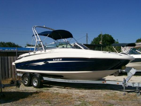 2009 Sea Ray 230 Sundeck