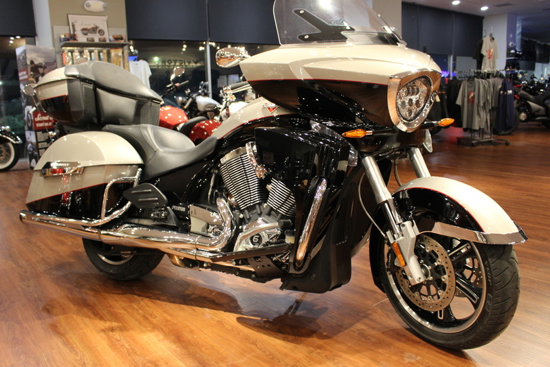 2014 Victory Cross Country Tour Two-Tone Goldrush & B